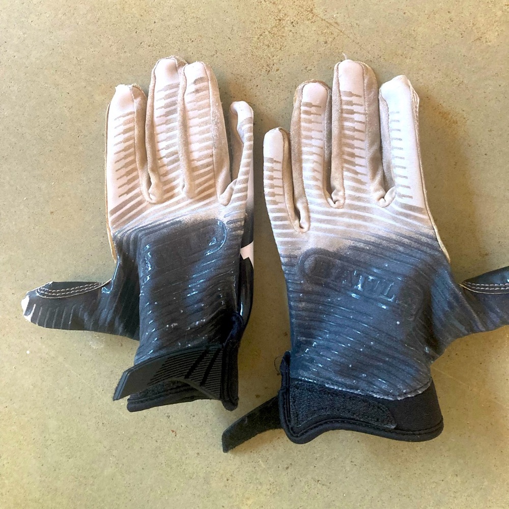 Boys battle brand sports good. Traction three dimensional surface.